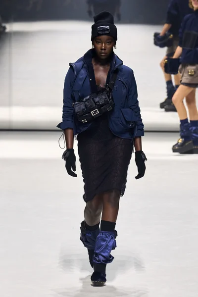 Look 27